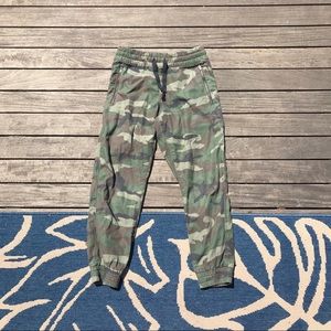 Aritzia camo jogger pant